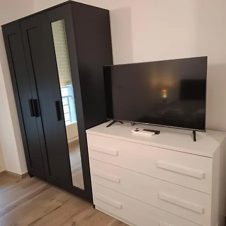 P&p House 38 Mono شقة